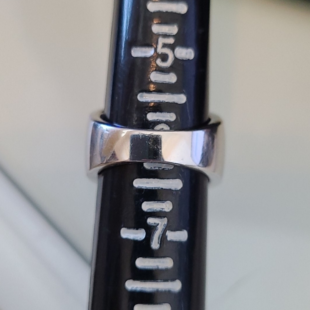 Silvertone Rhinestone Ring - Picture 5 of 5